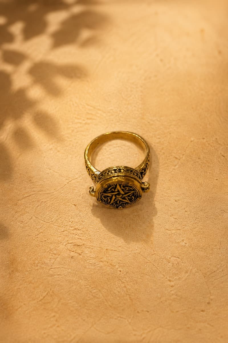 Star Locket Box Ring